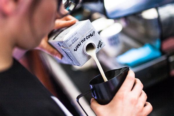 Plant milk branding: Oatley